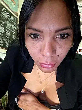 Snapshot of Doll_Loren chatting on December 21, 2025, 5:03 pm Doll Loren online show from December 21, 2025, 5:03 pm