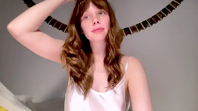 Snapshot of Nikki_Mimimi chatting on December 18, 2025, 10:08 am Nikki Mimimi online show from December 18, 2025, 10:08 am