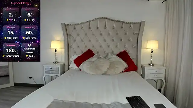 Naughtykitty4 online show from November 28, 2025, 10:21 pm