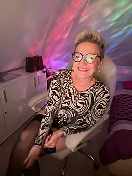 German Milf online show from October 23, 2025, 1:43 pm