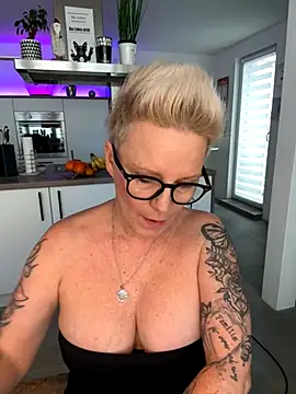 German Milf online show from November 23, 2025, 2:05 pm