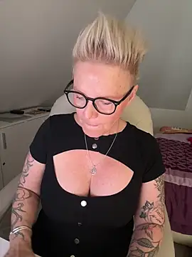 Snapshot of German_Milf chatting on January 6, 2026, 10:19 am German Milf online show from January 6, 2026, 10:19 am