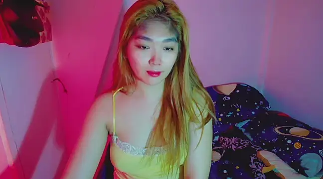 TR4NSCUTI3 online show from January 27, 2025, 7:46 pm