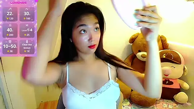 TR4NSCUTI3 online show from September 21, 2025, 2:11 pm