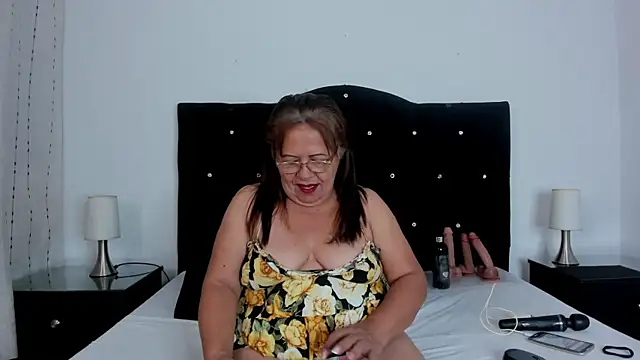 Snapshot of Keira_Lennox chatting on September 11, 2025, 11:32 am Keira Lennox online show from September 11, 2025, 11:32 am