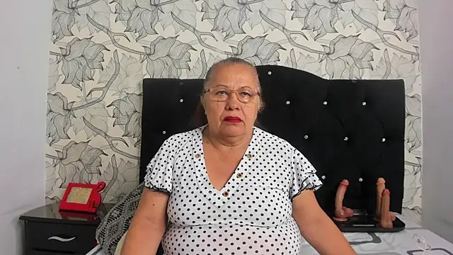 Snapshot of Keira_Lennox chatting on December 15, 2025, 11:49 am Keira Lennox online show from December 15, 2025, 11:49 am