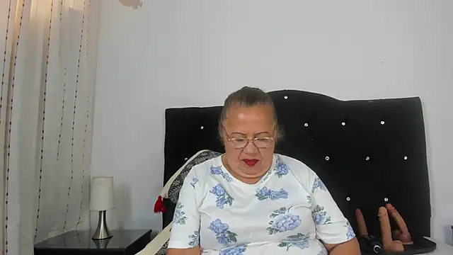 Snapshot of Keira_Lennox chatting on November 11, 2025, 11:27 am Keira Lennox online show from November 11, 2025, 11:27 am