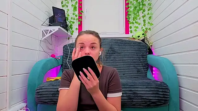 Snapshot of Misss_Vikk chatting on December 2, 2025, 6:26 am Misss Vikk online show from December 2, 2025, 6:26 am