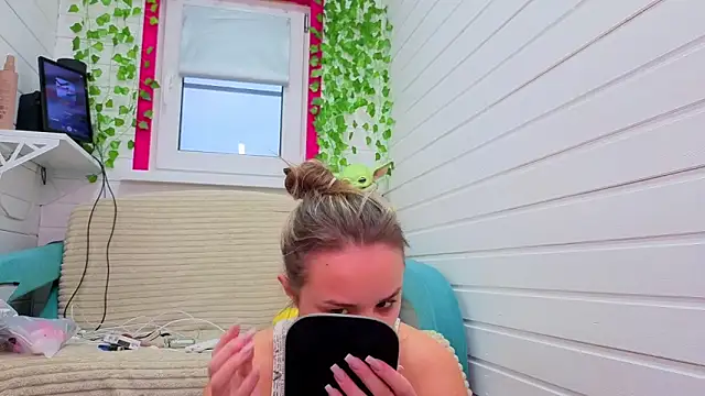 Snapshot of Misss_Vikk chatting on November 20, 2025, 6:36 am Misss Vikk online show from November 20, 2025, 6:36 am