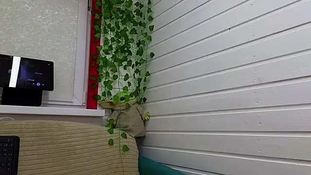 Snapshot of Misss_Vikk chatting on October 24, 2025, 6:45 am Misss Vikk online show from October 24, 2025, 6:45 am