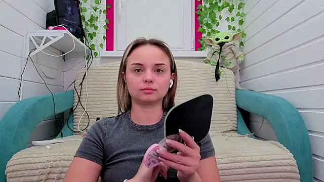 Snapshot of Misss_Vikk chatting on November 10, 2025, 6:40 am Misss Vikk online show from November 10, 2025, 6:40 am