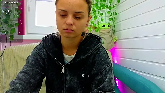 Snapshot of Misss_Vikk chatting on September 20, 2025, 6:18 am Misss Vikk online show from September 20, 2025, 6:18 am