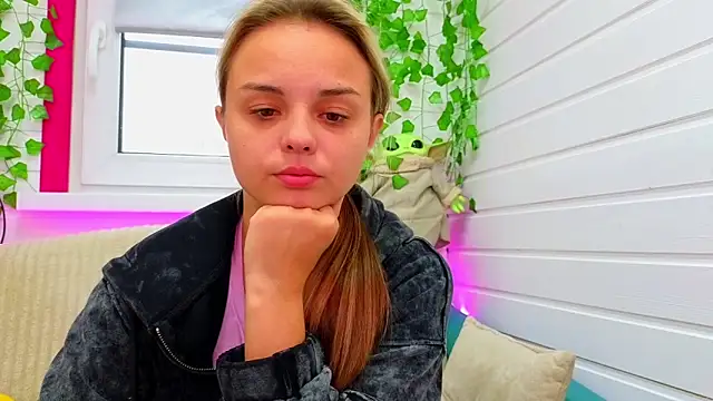 Snapshot of Misss_Vikk chatting on September 21, 2025, 6:29 am Misss Vikk online show from September 21, 2025, 6:29 am