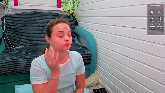 Snapshot of Misss_Vikk chatting on November 24, 2025, 6:13 am Misss Vikk online show from November 24, 2025, 6:13 am