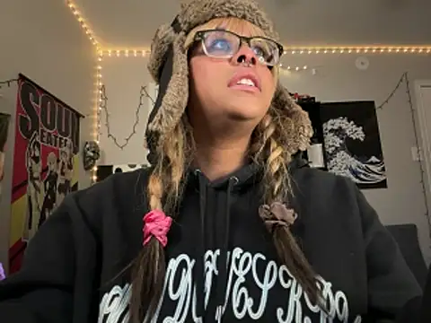 Snapshot of N1NT3NDH03 chatting on December 15, 2025, 2:12 pm N1NT3NDH03 online show from December 15, 2025, 2:12 pm