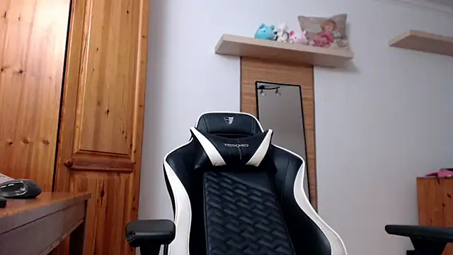 Lisakisss online show from March 6, 2026, 7:58 am