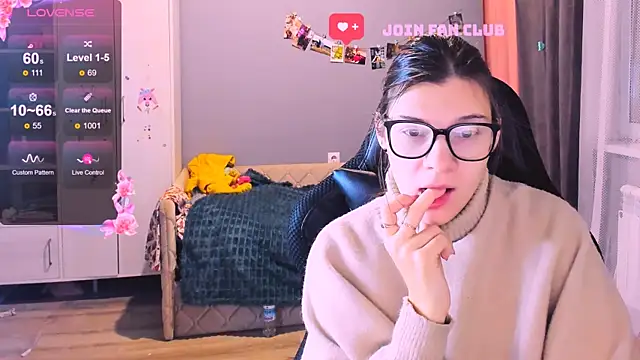 MollyLollipop online show from December 18, 2025, 1:55 am