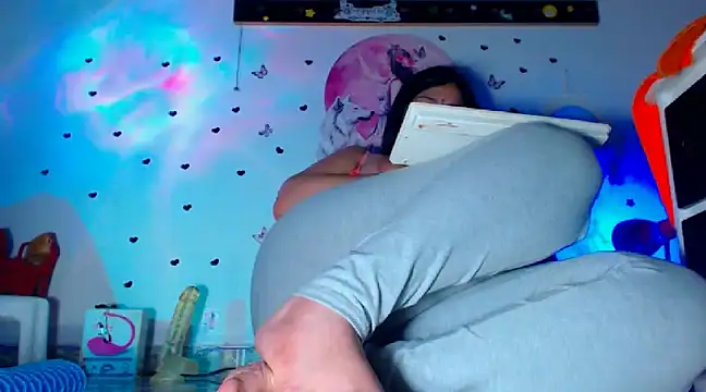 Snapshot of oliviarodriguez2u chatting on December 15, 2024, 1:57 am oliviarodriguez2u online show from December 15, 2024, 1:57 am