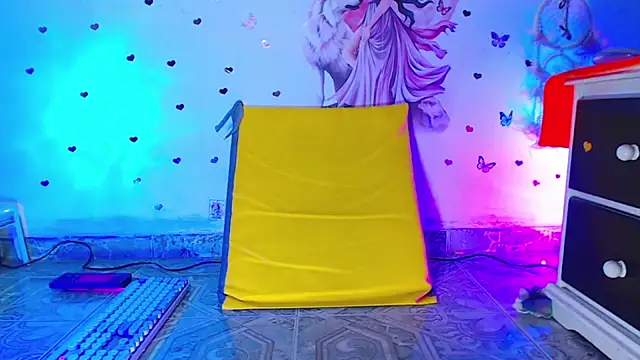 Snapshot of oliviarodriguez2u chatting on November 8, 2025, 10:46 pm oliviarodriguez2u online show from November 8, 2025, 10:46 pm