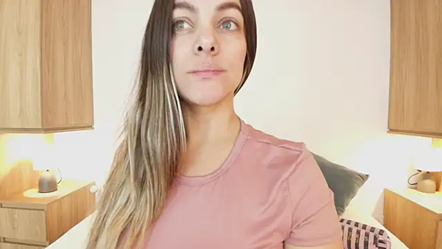 Snapshot of Isabella_Harley chatting on December 2, 2025, 2:19 pm Isabella Harley online show from December 2, 2025, 2:19 pm