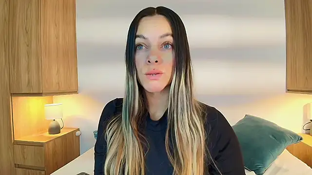 Snapshot of Isabella_Harley chatting on November 27, 2025, 1:55 pm Isabella Harley online show from November 27, 2025, 1:55 pm