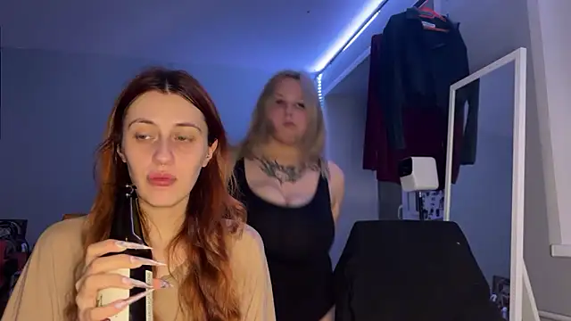 Uniarten online show from November 9, 2025, 8:13 pm