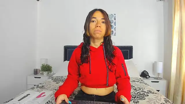 Snapshot of ZulyMichels chatting on March 8, 2025, 12:41 pm ZulyMichels online show from March 8, 2025, 12:41 pm