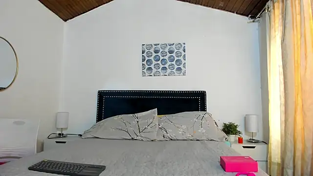 Snapshot of ZulyMichels chatting on November 15, 2025, 12:42 pm ZulyMichels online show from November 15, 2025, 12:42 pm