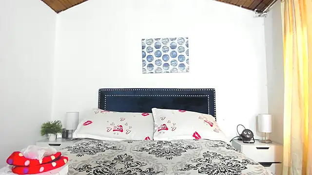 Snapshot of ZulyMichels chatting on March 21, 2025, 12:39 pm ZulyMichels online show from March 21, 2025, 12:39 pm