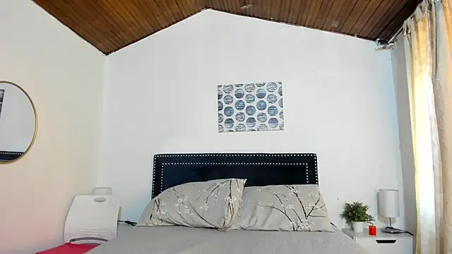 Snapshot of ZulyMichels chatting on November 12, 2025, 12:20 pm ZulyMichels online show from November 12, 2025, 12:20 pm