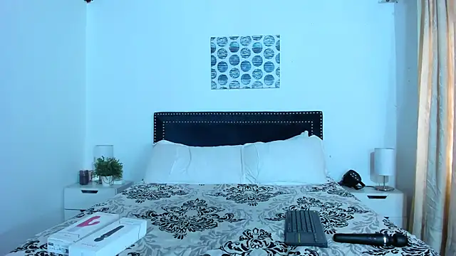 Snapshot of ZulyMichels chatting on March 13, 2025, 12:24 pm ZulyMichels online show from March 13, 2025, 12:24 pm