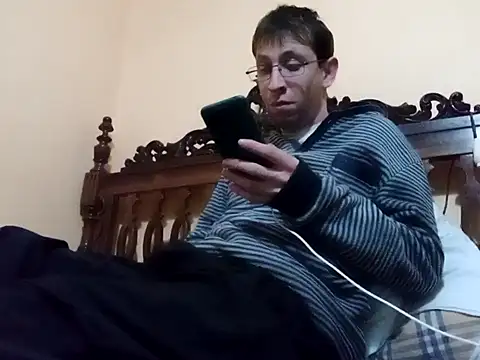 Snapshot of White_rabbit_ chatting on February 6, 2025, 8:34 pm White rabbit  online show from February 6, 2025, 8:34 pm