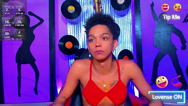 nickyminach  online show from February 6, 2026, 3:24 am