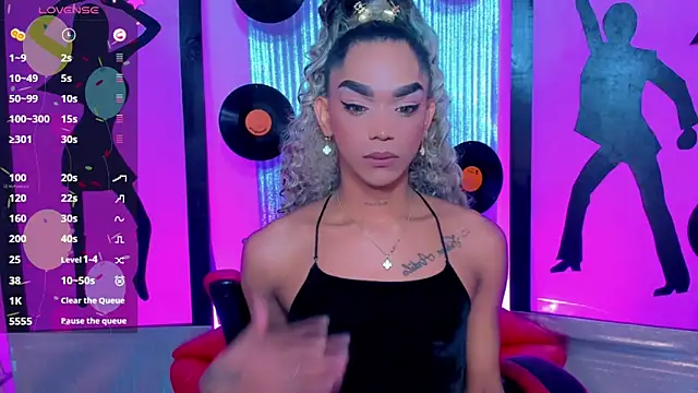 nickyminach  online show from February 19, 2026, 3:25 am