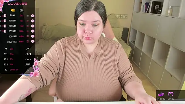 PlumPie online show from November 12, 2025, 12:48 am