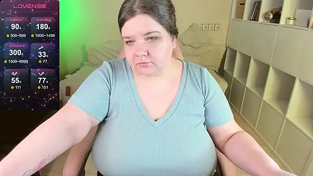 PlumPie online show from December 1, 2024, 5:40 pm