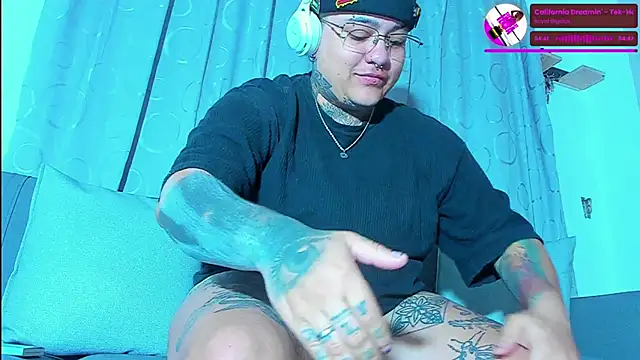 Snapshot of Techno_420_ chatting on November 7, 2025, 1:04 pm Techno 420 online show from November 7, 2025, 1:04 pm