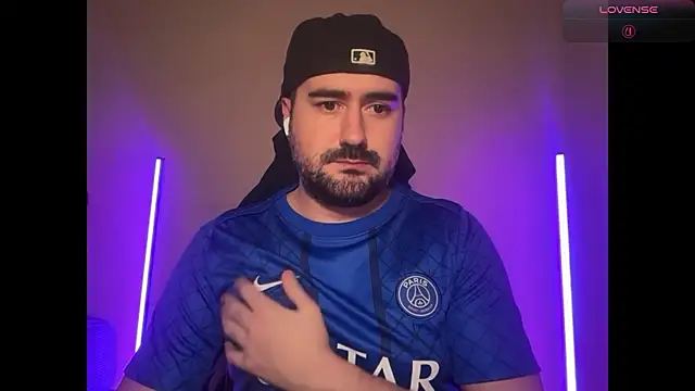 DominantTheo online show from June 5, 2026, 3:22 am