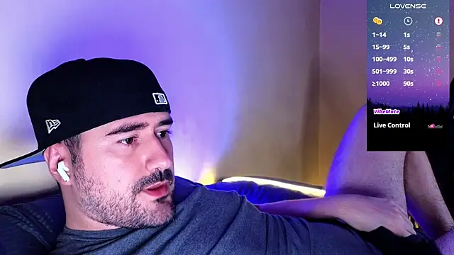 Snapshot of DominantTheo chatting on January 28, 2025, 2:43 am DominantTheo online show from January 28, 2025, 2:43 am