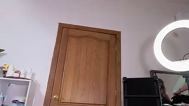 doll lesli online show from October 10, 2025, 9:21 am