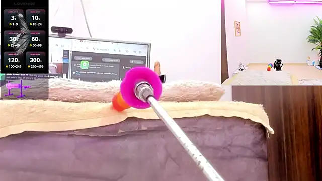 Paulina Davis  online show from April 10, 2026, 12:06 am