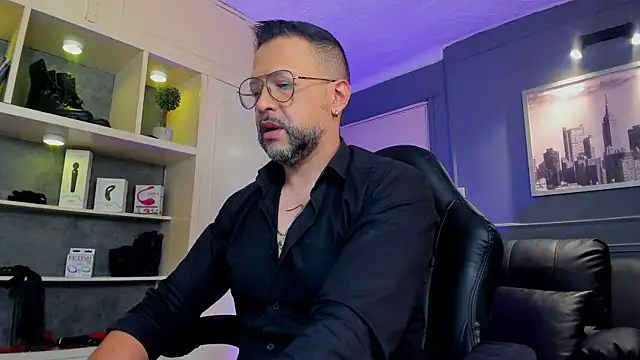 Snapshot of MrFrank_tattoo chatting on November 12, 2025, 12:42 pm MrFrank tattoo online show from November 12, 2025, 12:42 pm