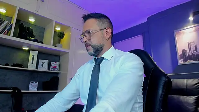 Snapshot of MrFrank_tattoo chatting on November 14, 2025, 11:25 am MrFrank tattoo online show from November 14, 2025, 11:25 am