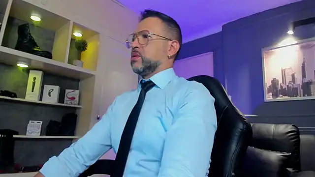 Snapshot of MrFrank_tattoo chatting on December 4, 2025, 12:37 pm MrFrank tattoo online show from December 4, 2025, 12:37 pm