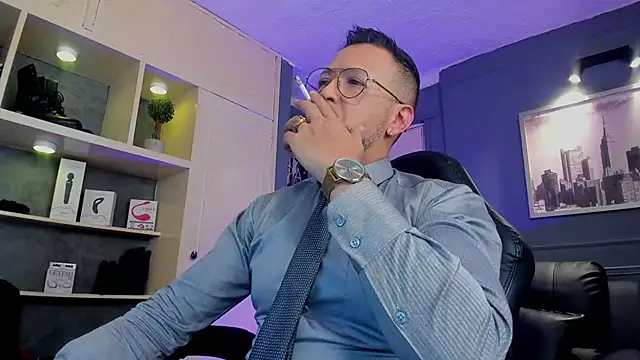 Snapshot of MrFrank_tattoo chatting on December 15, 2025, 1:50 pm MrFrank tattoo online show from December 15, 2025, 1:50 pm