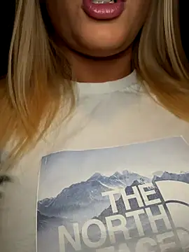 Strongqueen online show from October 26, 2025, 5:35 pm