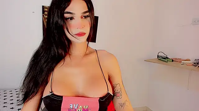 little tsgirl  online show from February 15, 2026, 8:08 pm