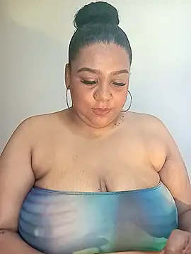 Snapshot of BiancaFollerach chatting on October 17, 2025, 12:07 pm BiancaFollerach online show from October 17, 2025, 12:07 pm