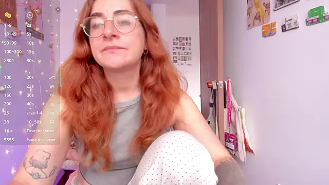 Snapshot of linda_giggle chatting on October 8, 2025, 2:07 pm linda giggle online show from October 8, 2025, 2:07 pm