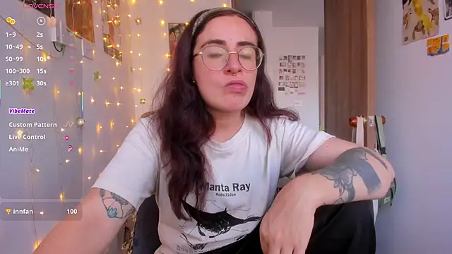 Snapshot of linda_giggle chatting on November 7, 2025, 9:30 pm linda giggle online show from November 7, 2025, 9:30 pm